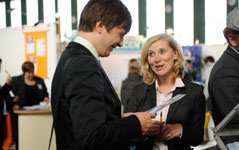 connecticum Besuchergespräch Karrieretage werden von Bewerbern und Unternehmen genutzt