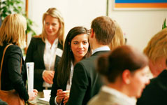 connecticum Karriere Event Traineeporgramm Perfekte Messekleidung als erster Schritt zum Karrierestart