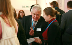 connecticum Jobmesse Siemens Personalsuche durch Messeauftritt bei Firma Siemens