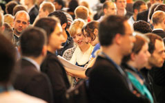 connecticum Besucher Über Jobchancen informieren Karrieretage