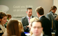 connecticum Recruting Event Praktikum Unternehmen im Gespräch mit Bewerbern