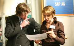 connecticum Recruiting Event Austellergespräch Unternehmen nutzen das Karriere-Event zur Personalrekrutierung