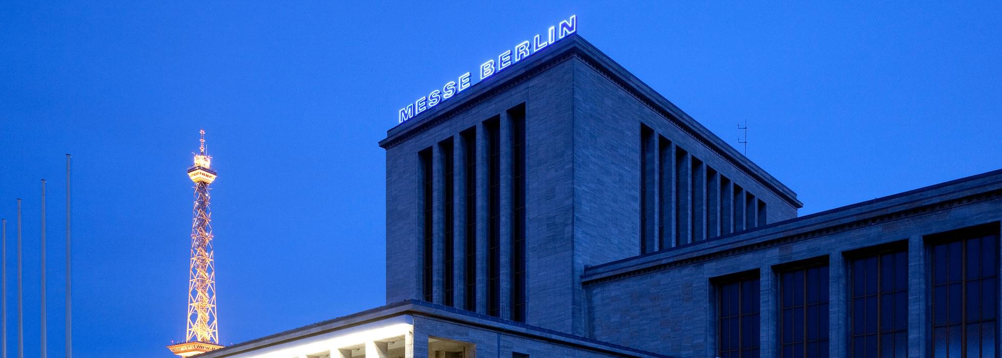 Messehallen Berlin, Foto: Thomas Robbin / Alamy