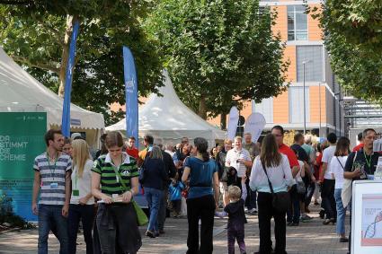 Offene-Werkstore-wecken-Lust-auf-Chemie-300-000-Besucher-beim-bundesweiten-Tag-der-offenen-Tuer