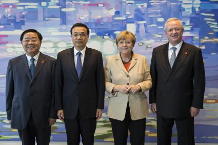 Volkswagen-verlaengert-Zusammenarbeit-mit-chinesischem-Joint-Venture-Partner-FAW-Group-um-weitere-25-Jahre