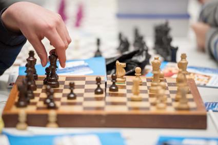 Felix-Magath-sagt-Ja-zu-Schach-Internationales-Schuelerschachturnier-Yes2Chess-von-Barclaycard-und-der-Deutschen-Schachjugend-startet-in-die-zweite-Runde