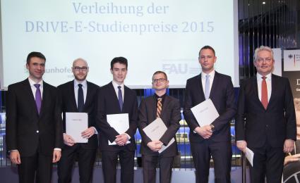 Wissenschaftlicher-Nachwuchs-fuer-die-Elektromobilitaet-mit-DRIVE-E-Studienpreisen-2015-ausgezeichnet-BMBF-und-Fraunhofer-Gesellschaft-praemieren-herausragende-studentische-Arbeiten