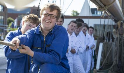 AIDA-Studenten-stechen-mit-Segelschulschiff-Grossherzogin-Elisabeth-in-See