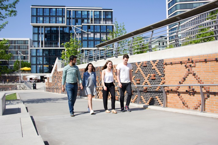 Hochschule-gewaehrt-Einblicke-hinter-die-Kulissen-Offener-Campustag-an-der-MSH-Medical-School-Hamburg