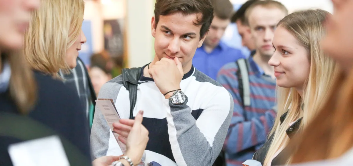 Infogespräch auf der connecticum Karrieremesse Berlin