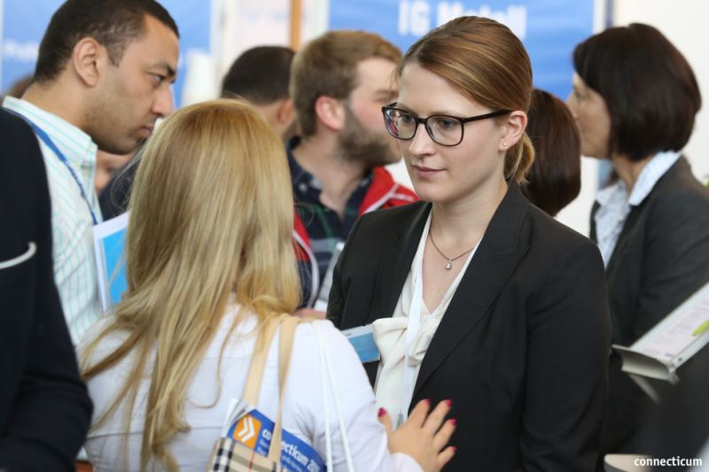 Personaler nutzen die Karrieremesse aktiv zum Recruiting zukünftiger Mitarbeiter