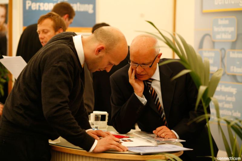 Bewerber und Unternehmen planen Karrierestart