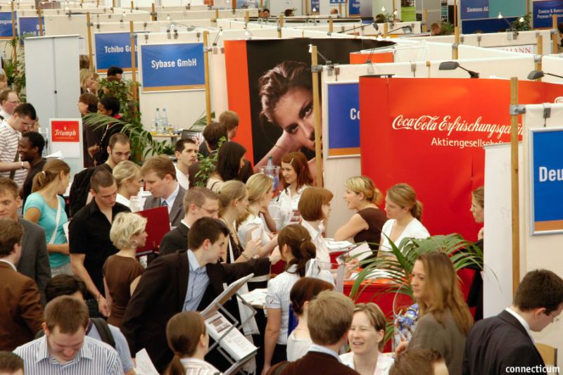 Firmen finden zukünftige Mitarbeiter auf Karriereevents