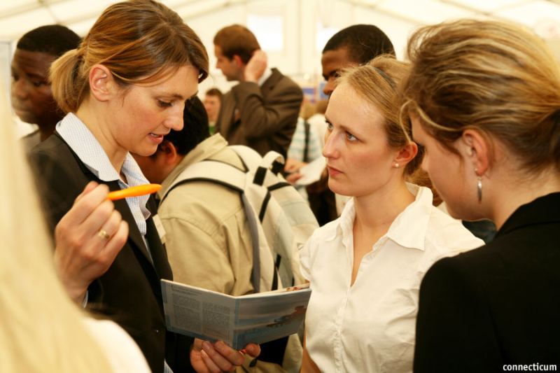 Unternehmen informieren über Jobchancen und Berufseinstieg