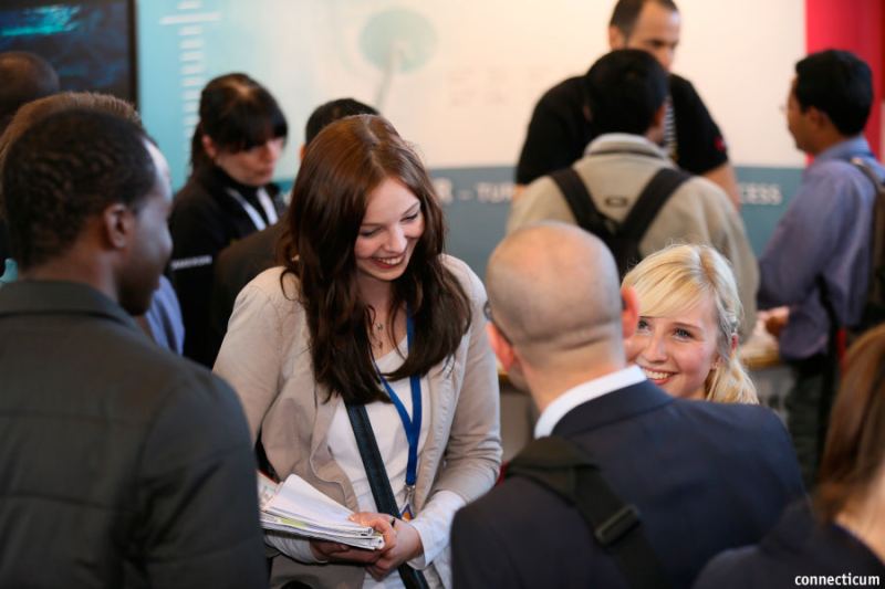 Karrierestart und berufliche Zukunft sind ein Geprächsthema auf Jobmessen