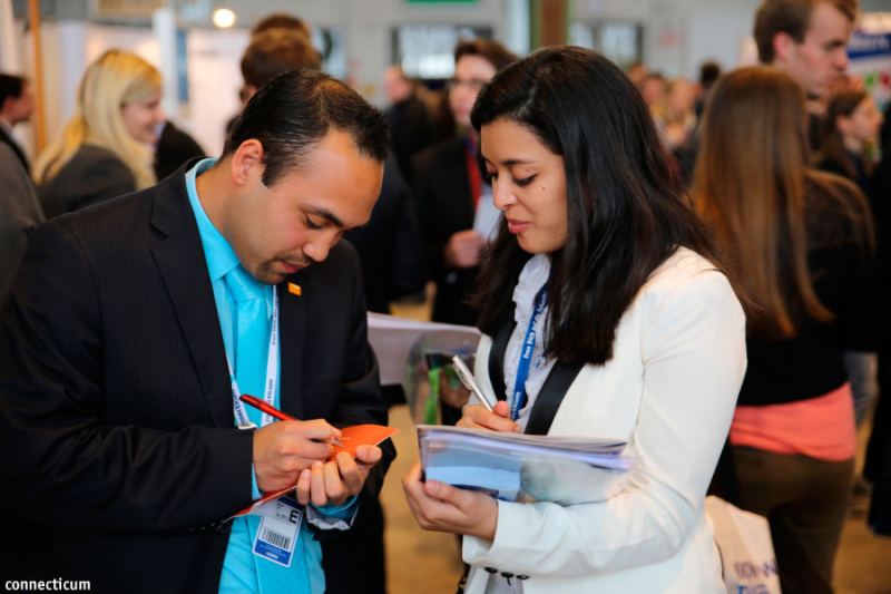 Internationale Recruiter und Absolventen auf Karrieremessen
