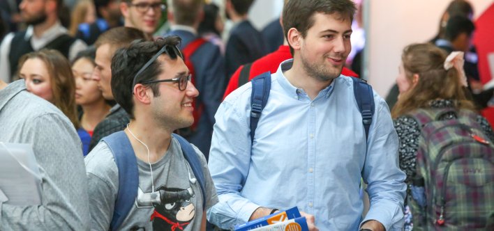 Networking-Bereich auf der connecticum Karrieremesse