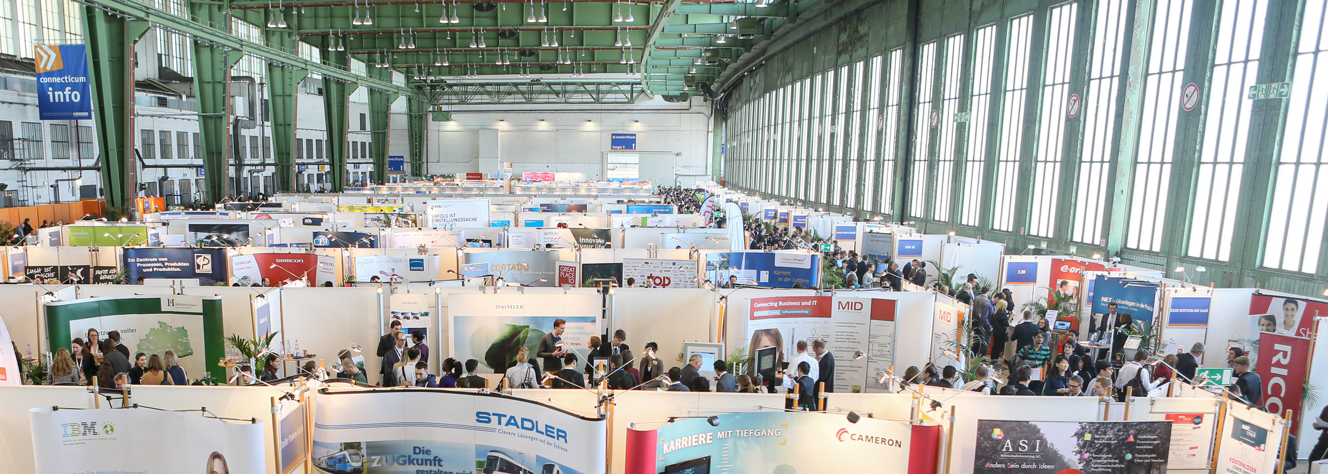 Foto connecticum Karriere- und Recruitingmesse - Blick in die Messehalle