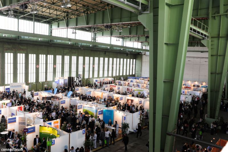 Arbeitgeber nutzen die Hallen der Personalmesse um Mitarbeiter zu finden