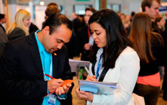 Internationale Recruiter und Absolventen auf Karrieremessen